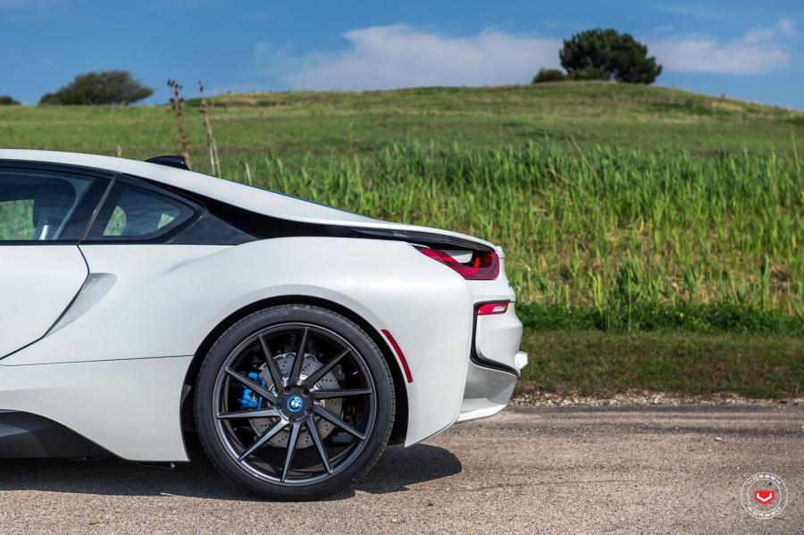 Детали экстерьера BMW i8 on Vossen Wheels (VPS-310T) 2018 года  (фото 20 из 26)